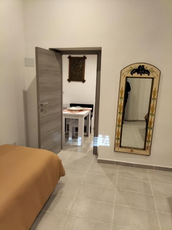 Dimora Di Don Kikkone Apartment Napoli Bagian luar foto