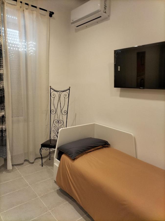 Dimora Di Don Kikkone Apartment Napoli Bagian luar foto