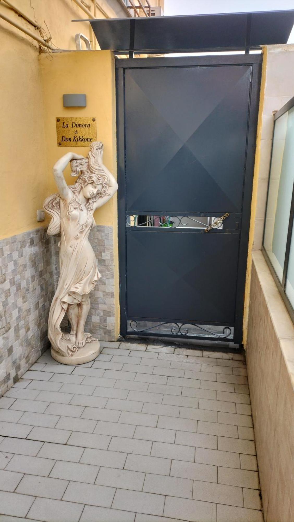 Dimora Di Don Kikkone Apartment Napoli Bagian luar foto